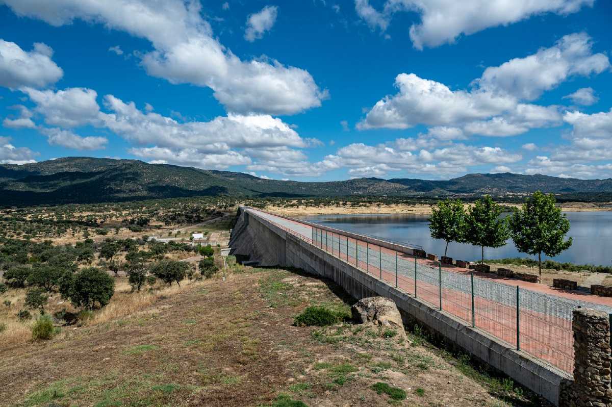 Embalse Búrdalo.jpg